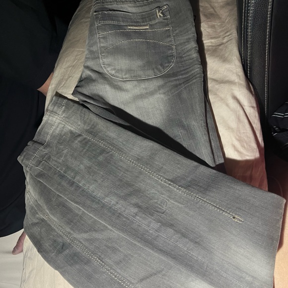 Kits on jeans - Picture 2 of 2